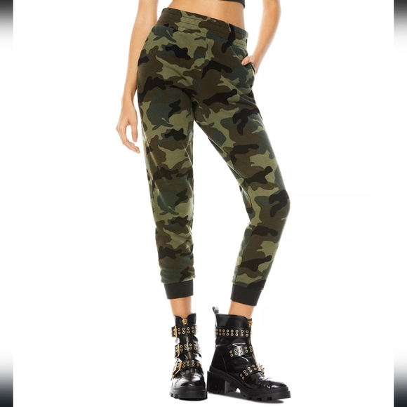 Alice + Olivia Pants - Alice and Olivia NYC Slim Camo Jogger